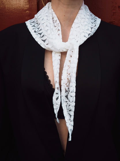 Foulard en dentelle